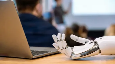 Sztuczna inteligencja na inauguracji UTW w Chełmie. Startuje nowy rok nauki