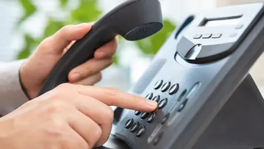 Dorośli mogą skorzystać z bezpłatnej pomocy psychologicznej przez telefon