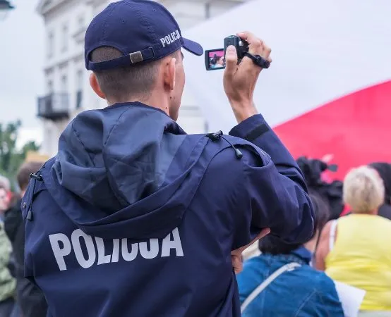 Przedszkolaki z Mini Oxford odwiedziły komendę i poznały pracę policjantów