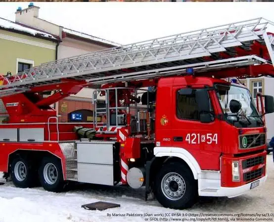 Betlejemskie Światełko trafiło do strażaków - Chełmska komenda przyjęła symbol pokoju