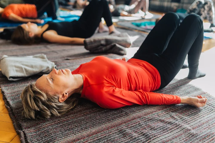 Grafika promocyjna wydarzenia Dbamy o siebie i swój kręgosłup — warsztaty somatyki z Pawłem Wójtowiczem (Chełm)