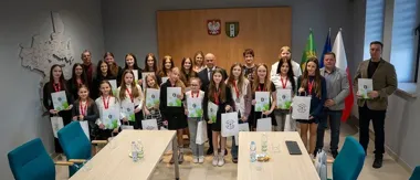 Dwa srebra w jednym miesiącu. Okszowskie szczypiornistki napisały historię