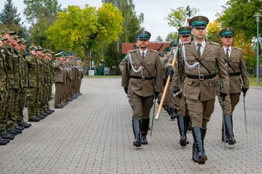 70 nowych funkcjonariuszy złożyło ślubowanie. Teraz czeka ich szkolenie