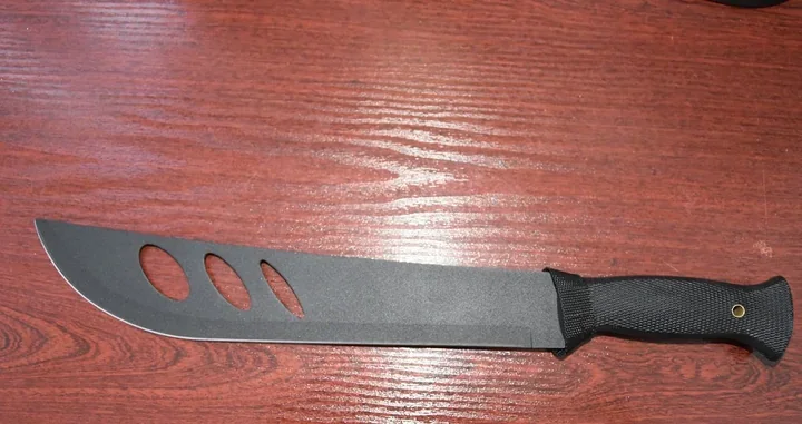 Maczeta na klatce schodowej - trzech mężczyzn zatrzymanych w Chełmie