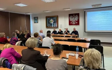 Po zdarzeniach w szkołach policja działa w Chełmie. Dyrektorzy omawiają procedury