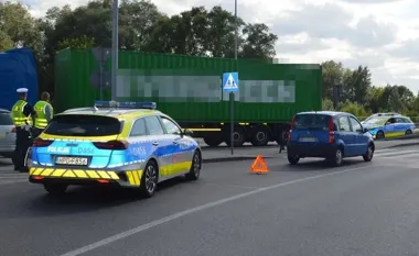 78-latek nie ustąpił na przejeździe i potrącił kobietę na hulajnodze