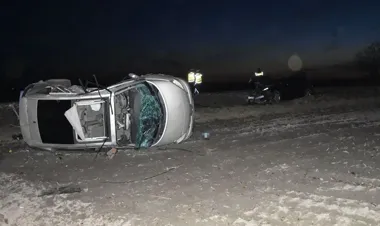 Wyprzedzał dwa auta na prostej - 48-latek w ciężkim stanie trafił do szpitala