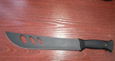 Maczeta na klatce schodowej - trzech mężczyzn zatrzymanych w Chełmie