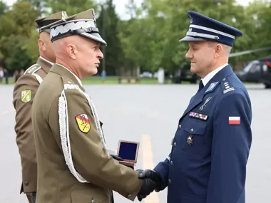 Komendant z Białej Podlaskiej odznaczony medalem wojsk inżynieryjnych