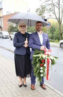Wieniec przy Pomniku Sybiraków. Powiat Chełmski oddał hołd ofiarom